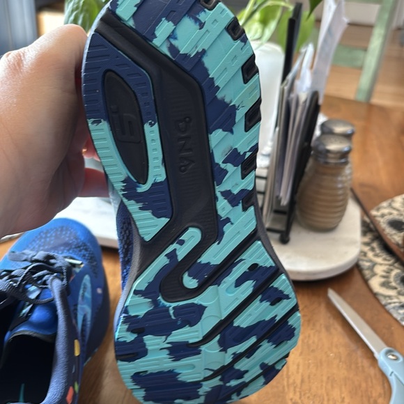 Brooks Launched 6 sneakers NWOT - Picture 6 of 11